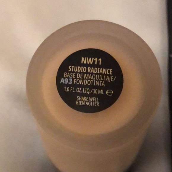 MAC Studio Radiance Serum Powered Foundation Shade NW11 30ml NIB - Picture 12 of 12